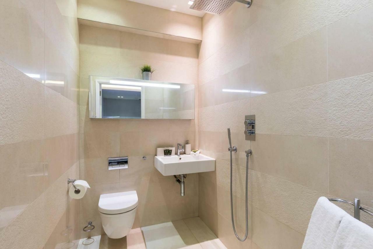 Luxury Modern Split Level 2br Covent Garden Apt Apartment London