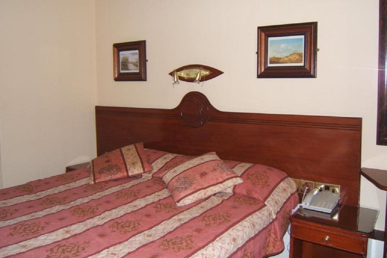Dolphin Hotel