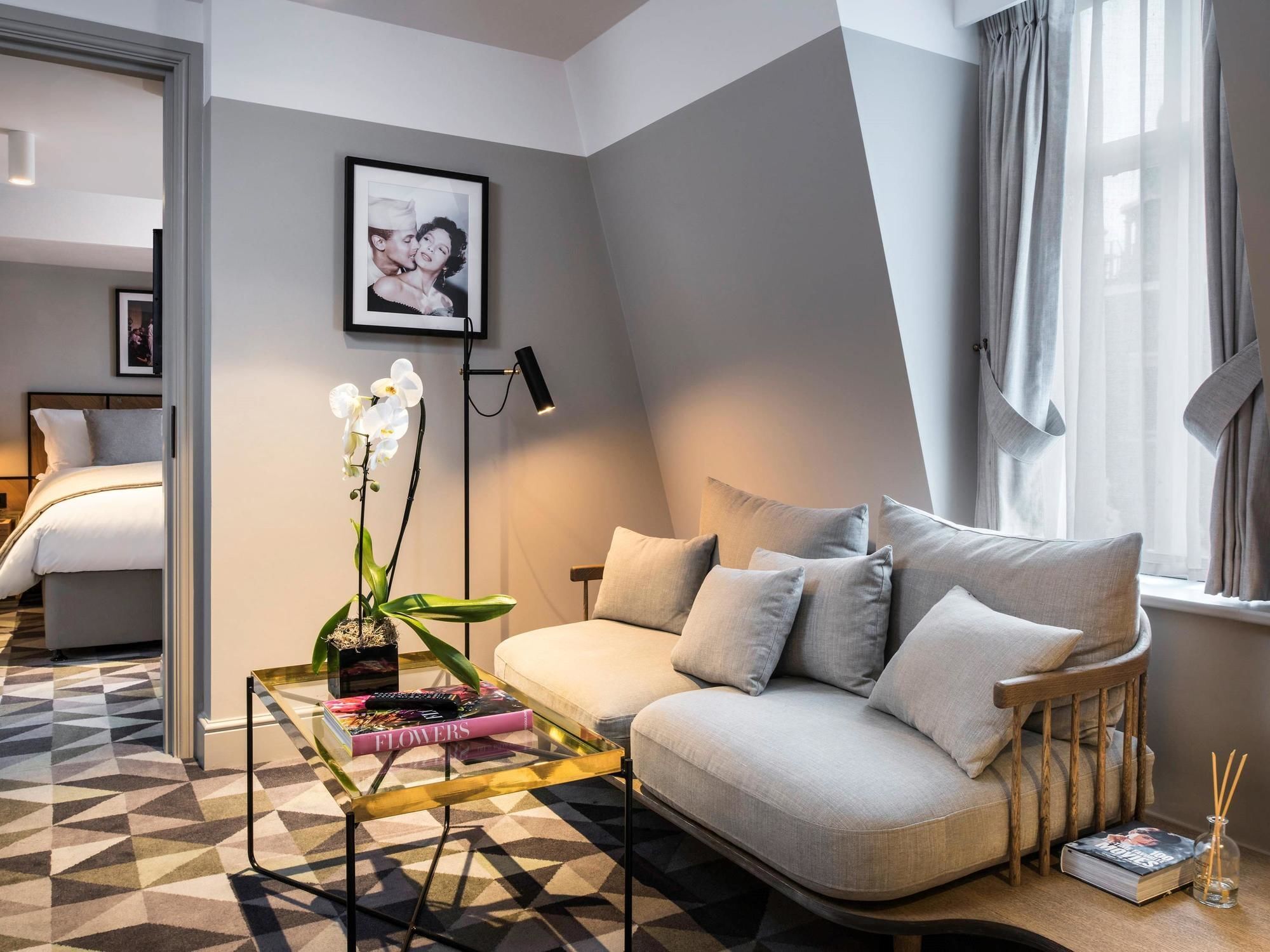 Victory House Leicester Square Hotel 4*