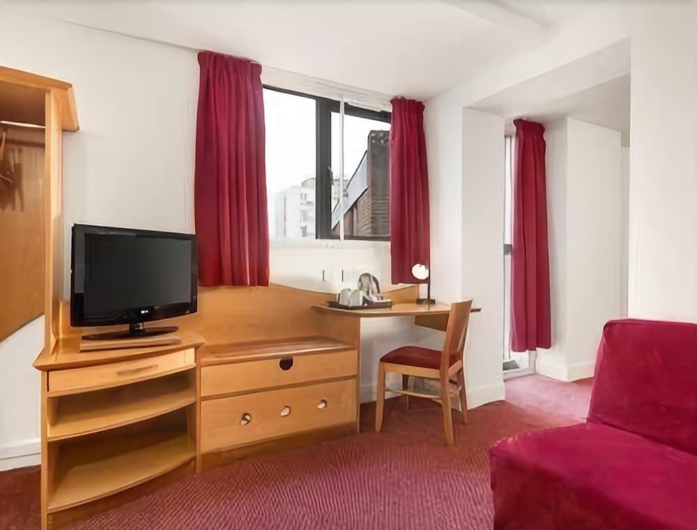 Waterloo Hub And 3* London