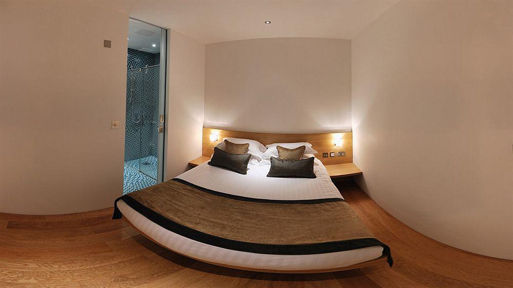 By Marriott Kensington Hotel London