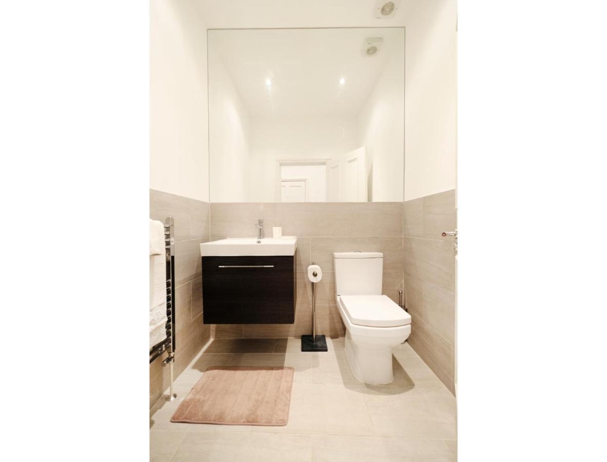 Edgware Rd, Paddington Spacious Sleeps 4 Appartement