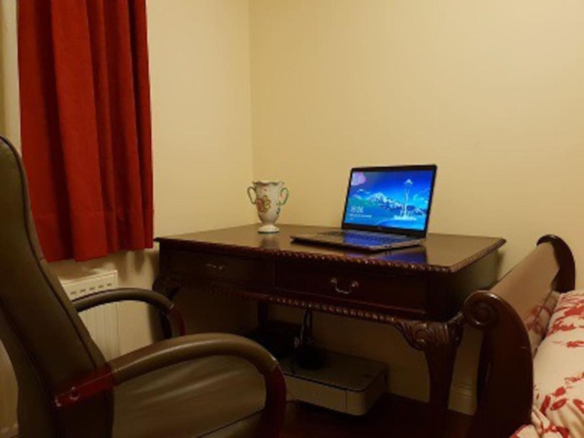 Single In Woolwich Arsenal Apartment