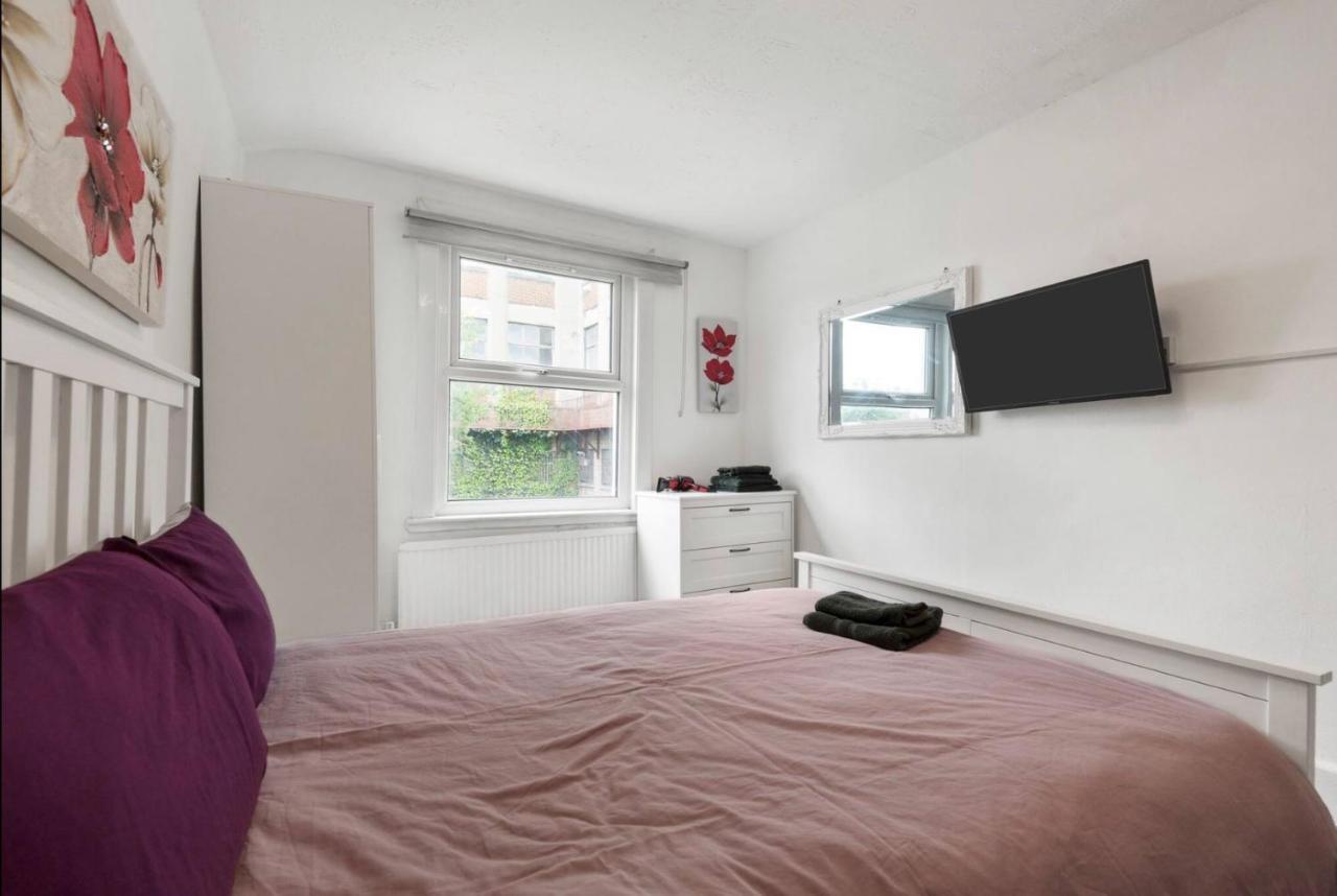 89 Mayes Road * London