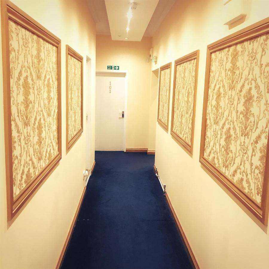 Tourian Lounge Hotel Bed & Breakfast 3*