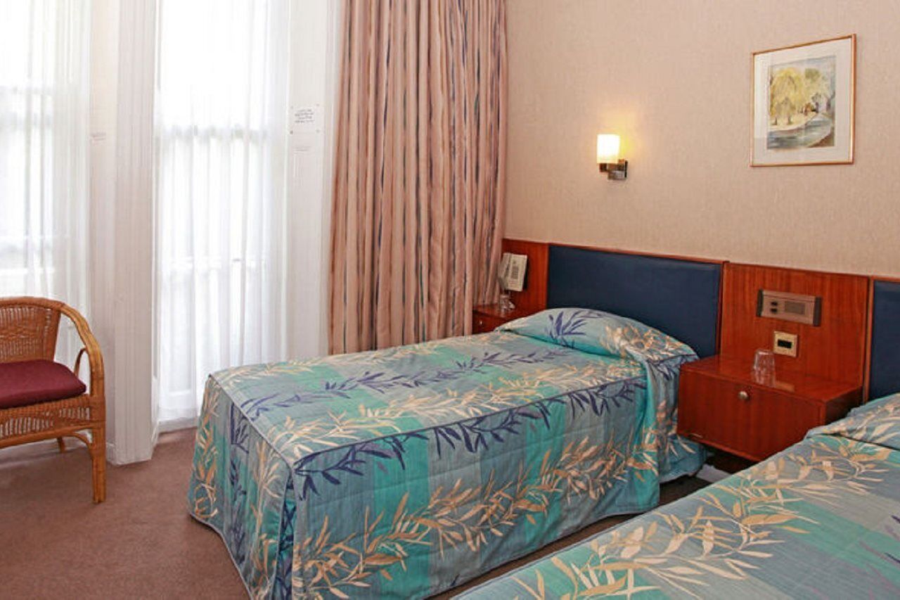 Mitre House 3*
