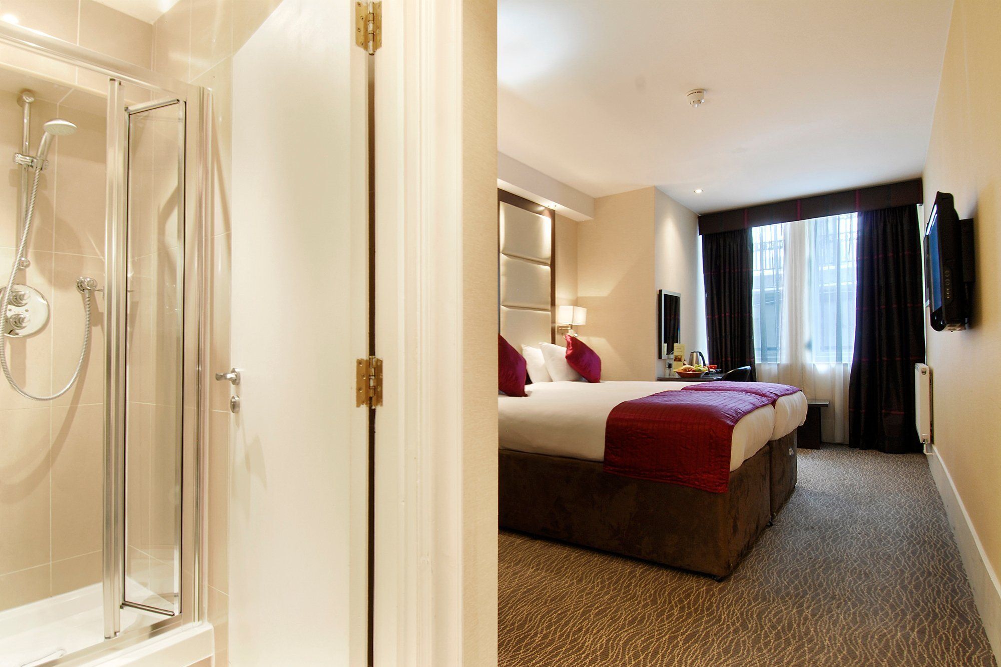 Grand Royale Hyde Park Hotel 4*