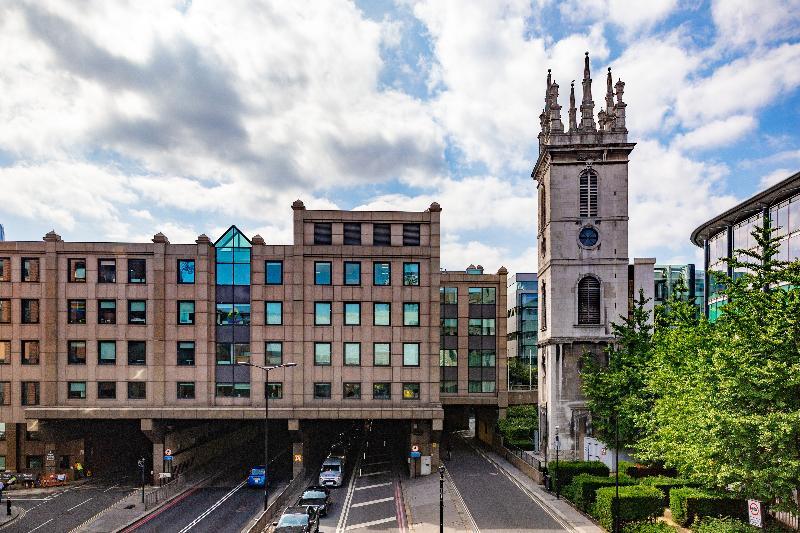 Luxurious Sir John Lyon Serviced Hotell *