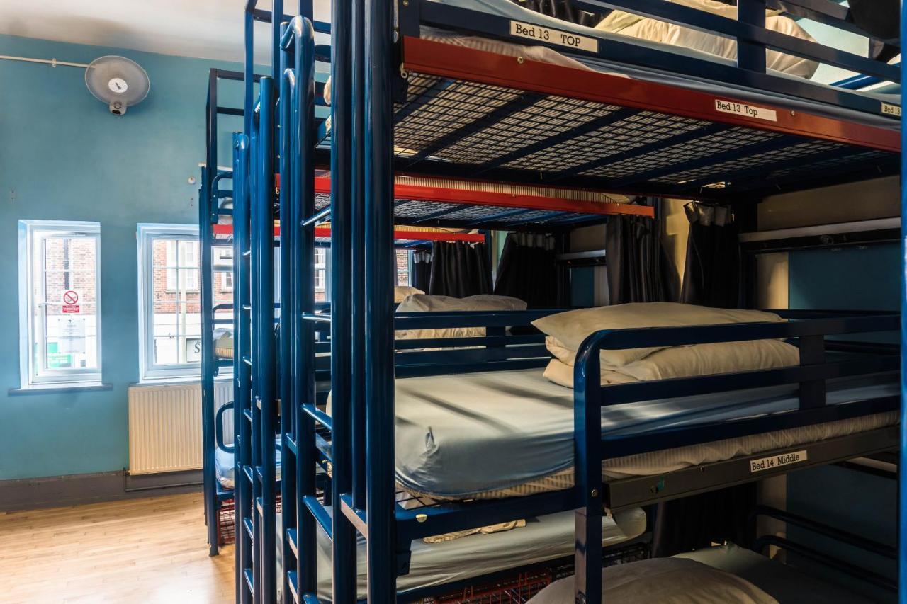 Backpackers Youth 18 - 35 Years Old Only Hostel *