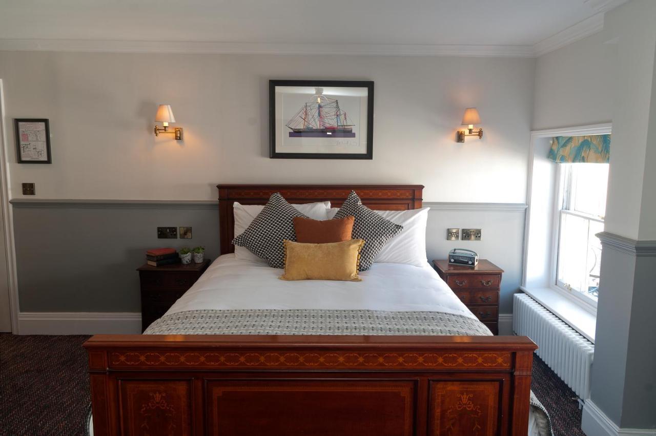 Admiral Hardy Hotel 2*