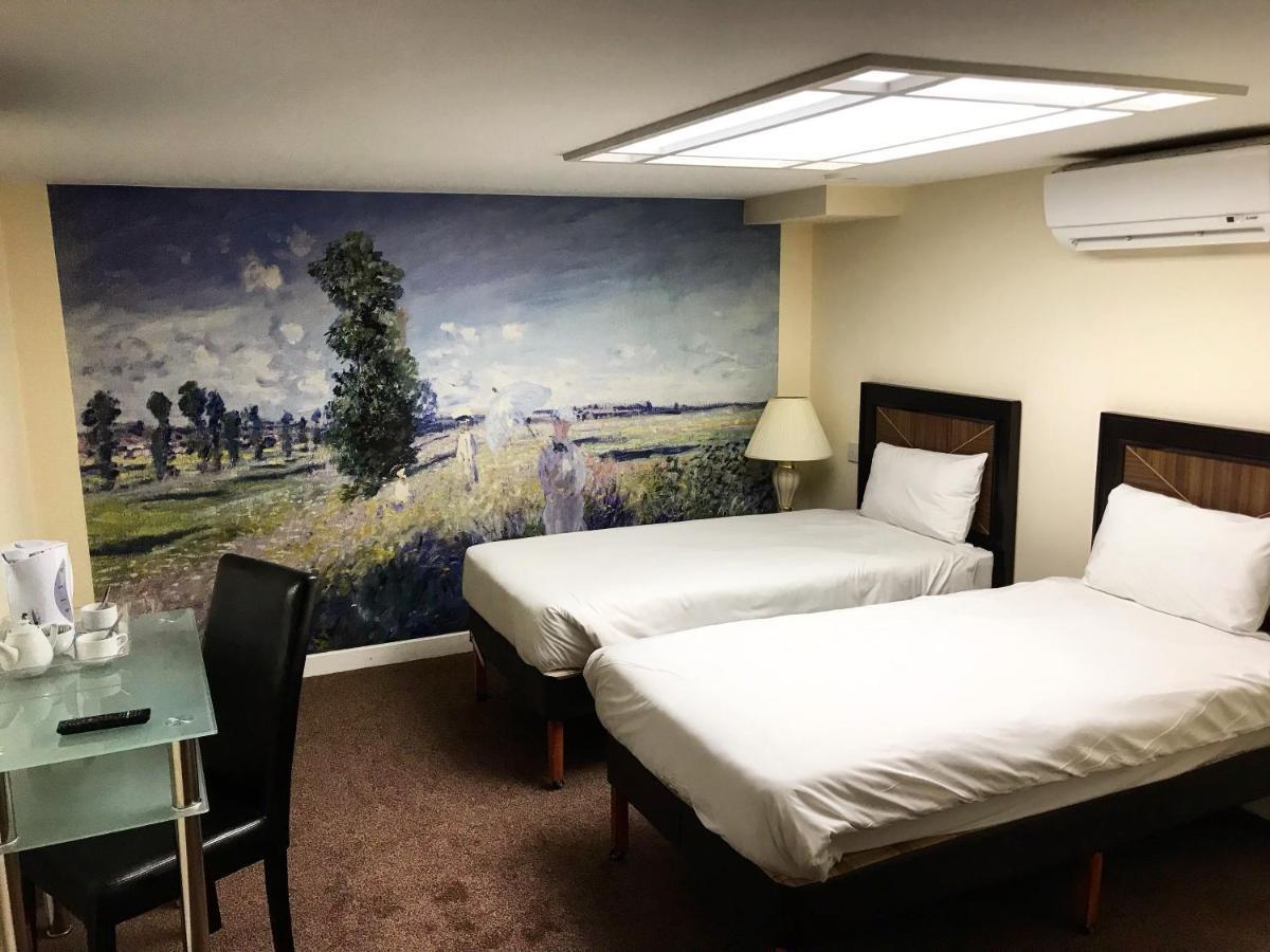 Britannia International Canary Wharf Hotel 4*