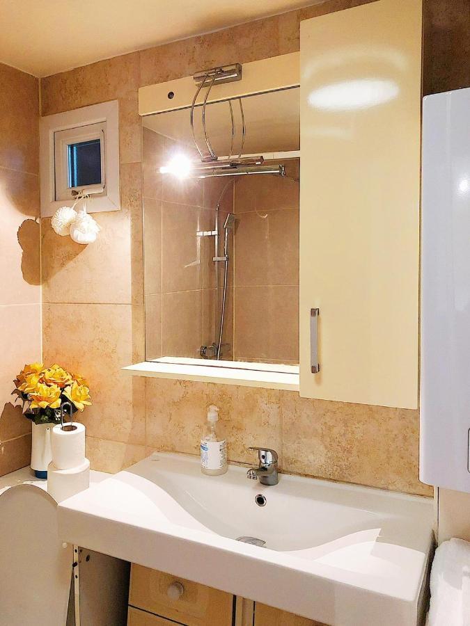 Guest house Caspian London