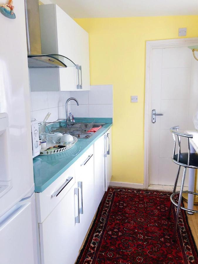 Guest house Caspian London
