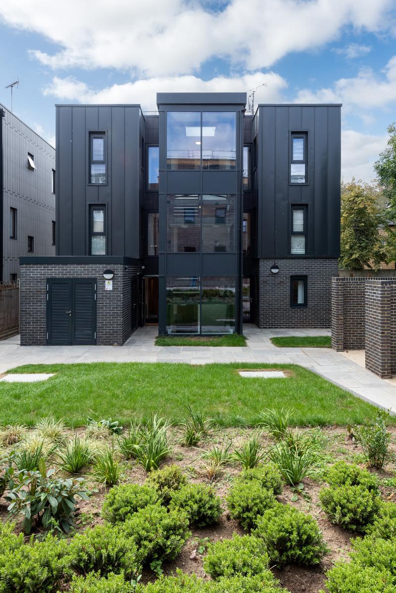 Aparthotel Queen's Drive London