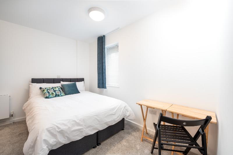 Queen's Drive Aparthotel London