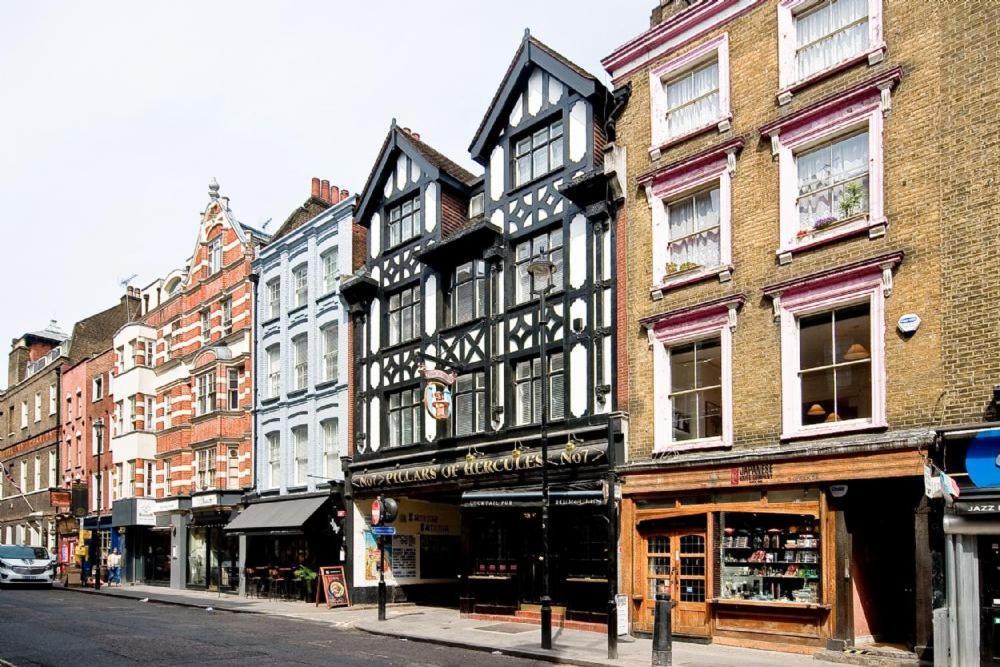 F2 Greek Street By Living Londra