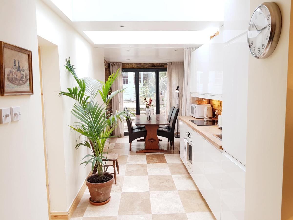 Pretty Maida Vale Apartment