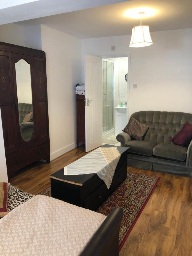 Eltham Flat Apartment