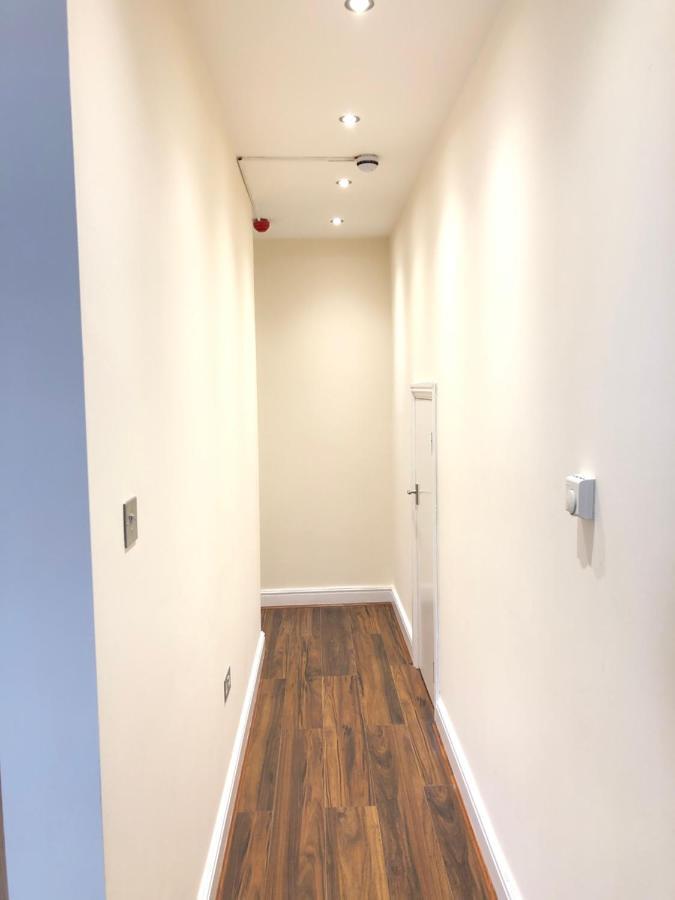 Greater Holiday Let @ Hanwell Apartment London