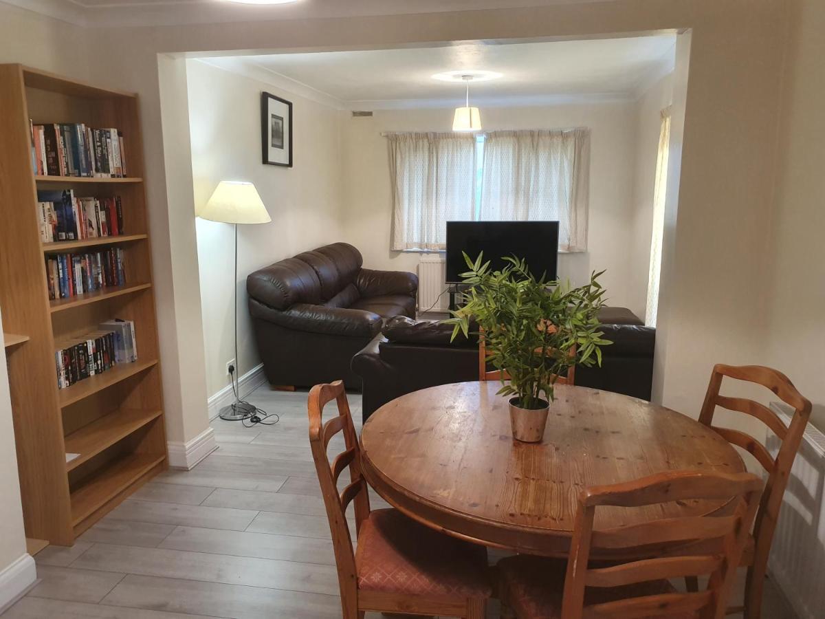Elegant House 10 Minutes Walk To Wembley Stadium Hébergement de vacances Londres