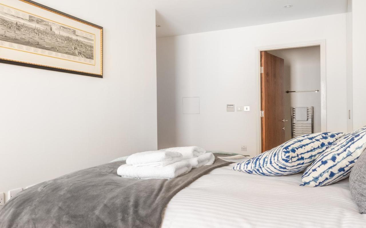 Fabulous 3 Bed 2 Bath Near Victoria Station Lejlighed *