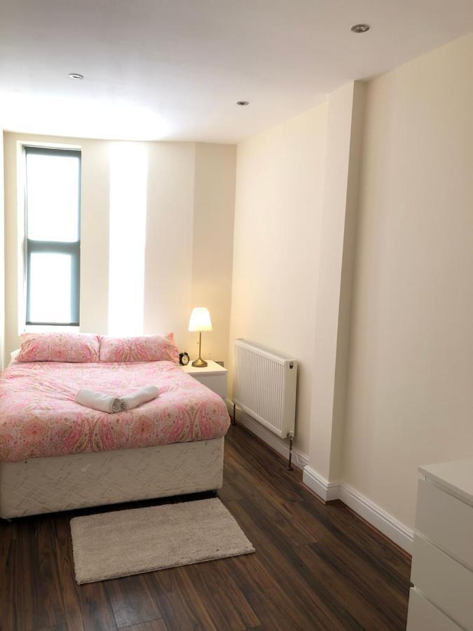 Greater Holiday Let @ Hanwell * London