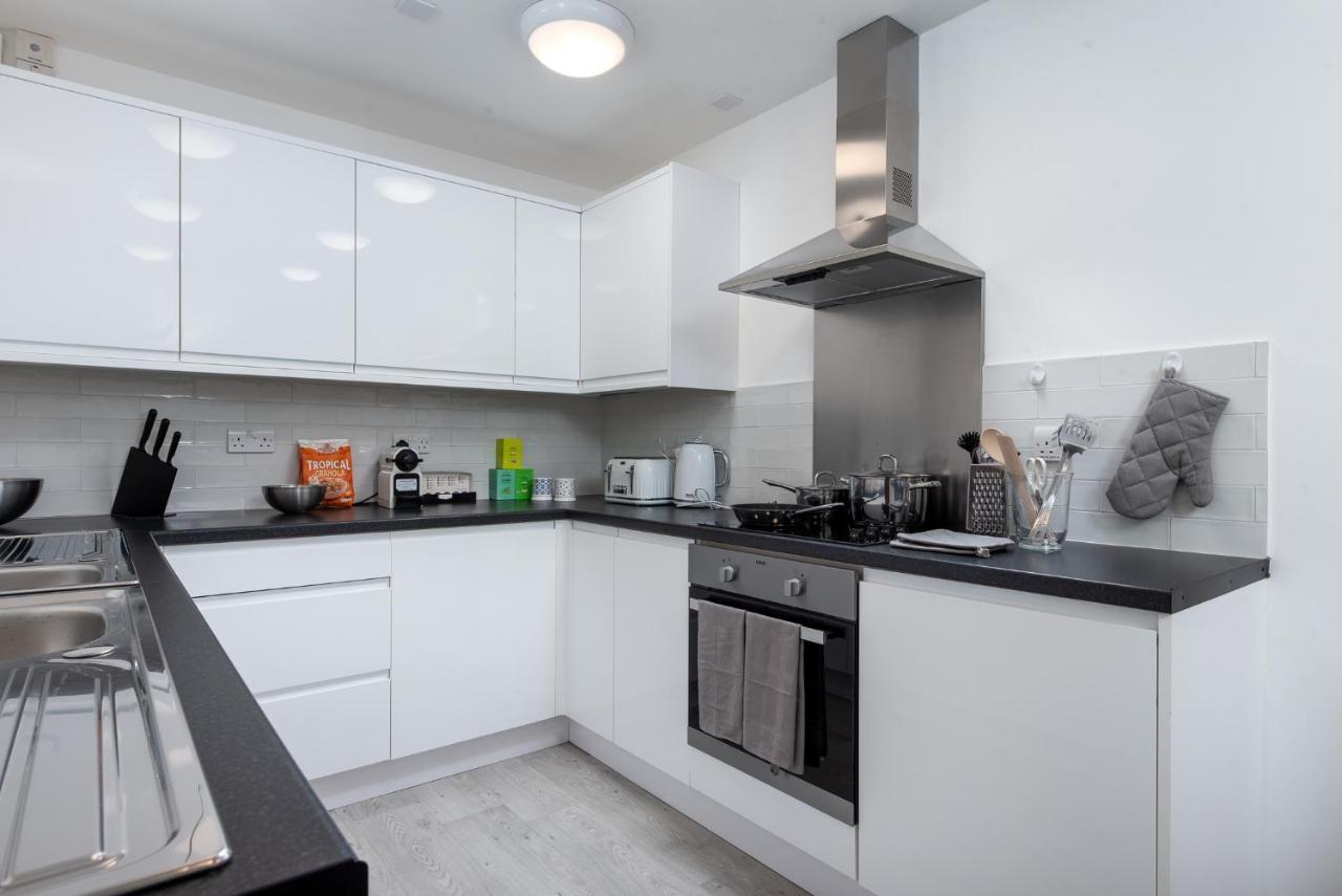 Queen's Drive 3* London