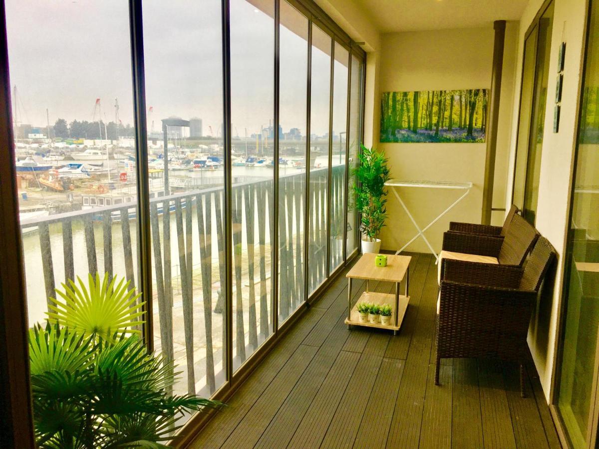 Excel 2 Bedrooms River View Leilighet London
