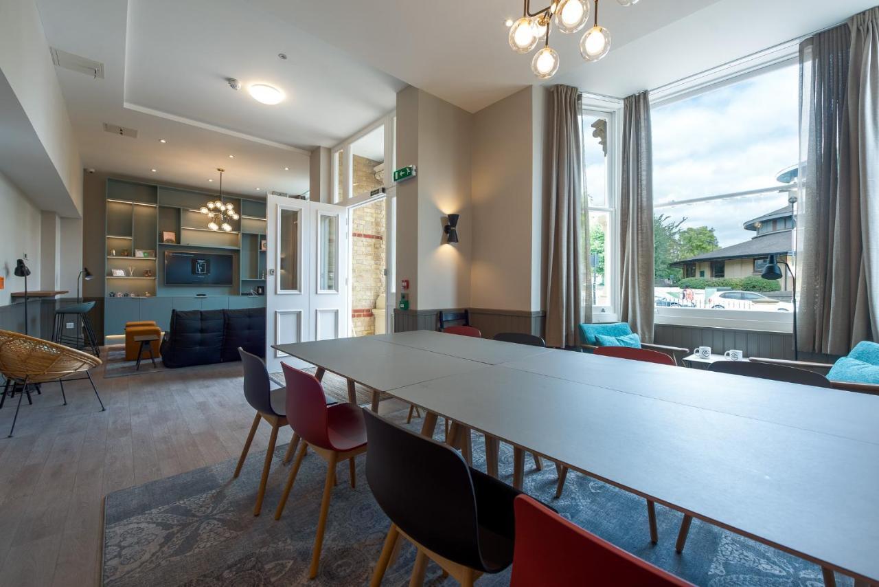 Queen's Drive Aparthotel 3*