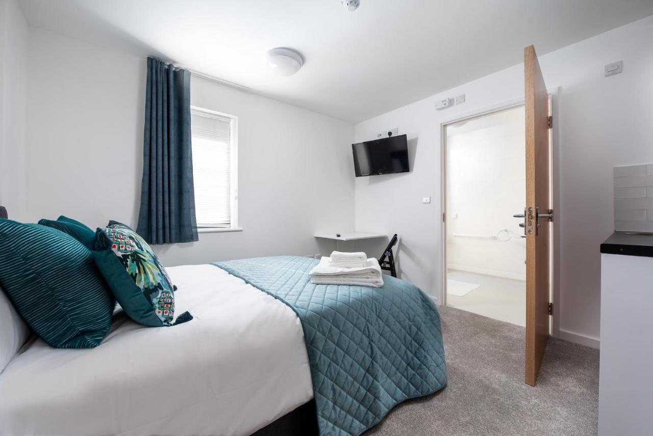 Queen's Drive Aparthotel