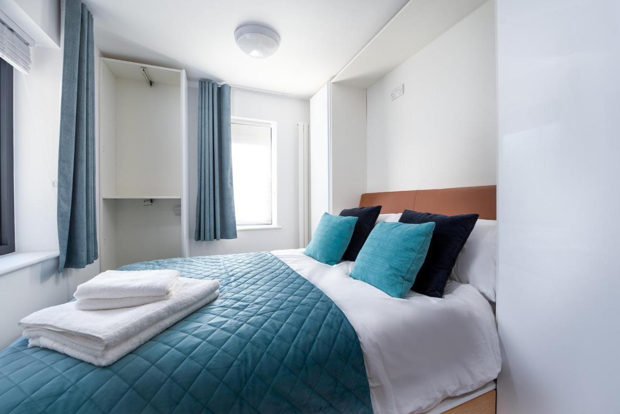 Queen's Drive Aparthotel London