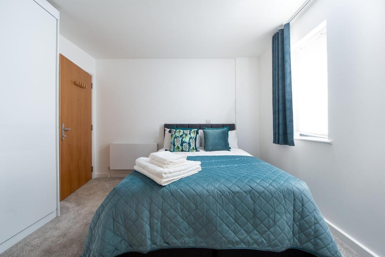 Aparthotel Queen's Drive 3*