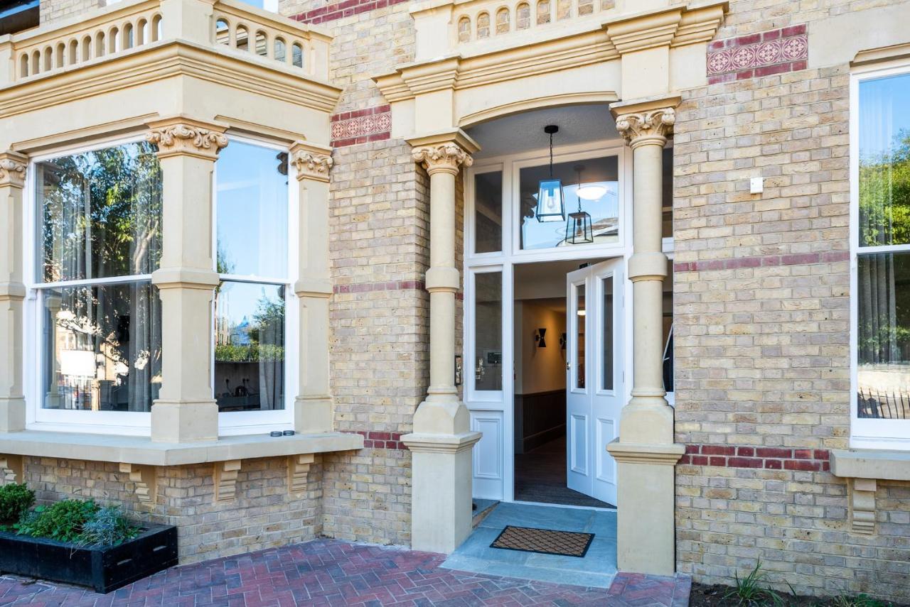 Aparthotel Queen's Drive