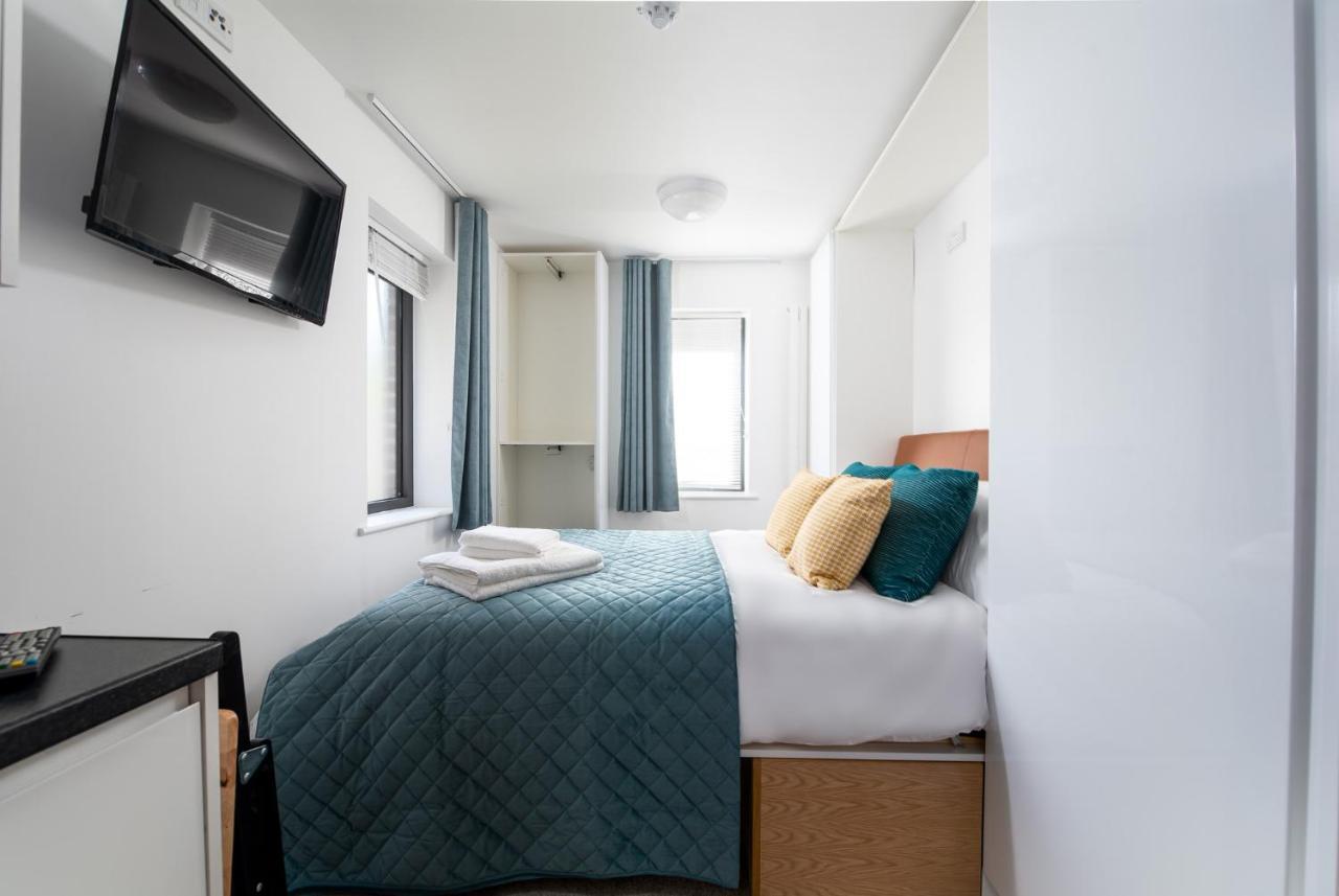 Queen's Drive Aparthotel London