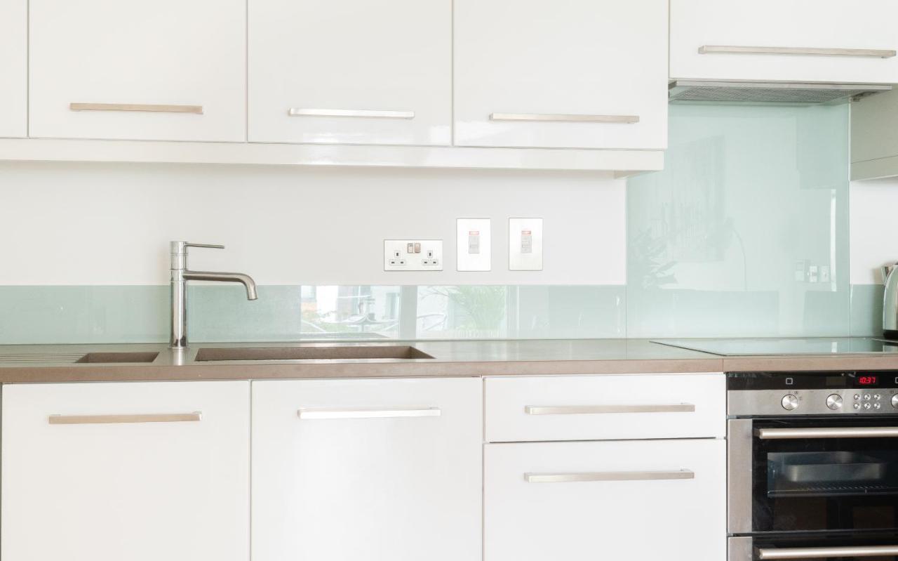 Fabulous 3 Bed 2 Bath Near Victoria Station Lejlighed