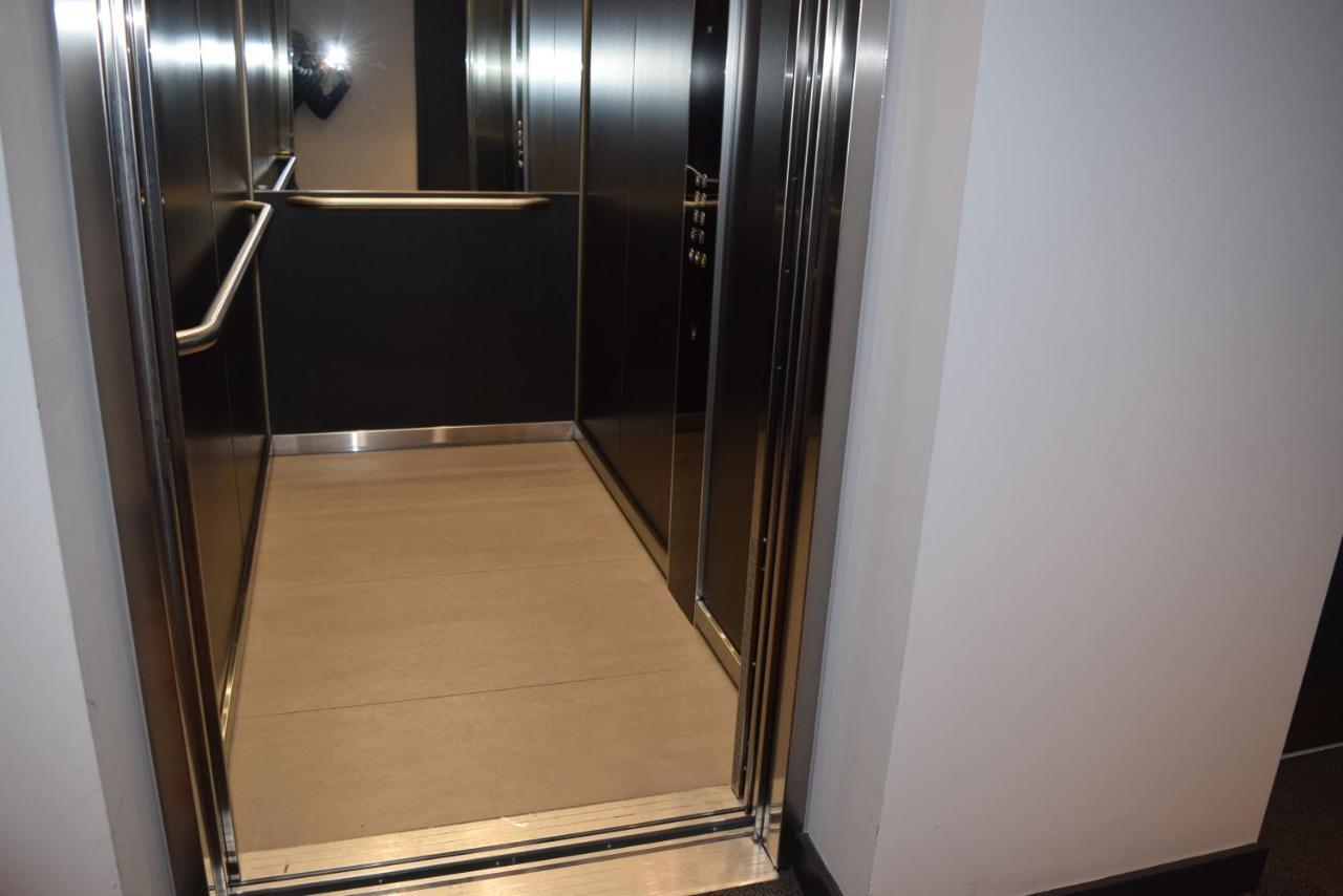Island 3 Bedroom Luxury Apartments, Canary Wharf Apartment London