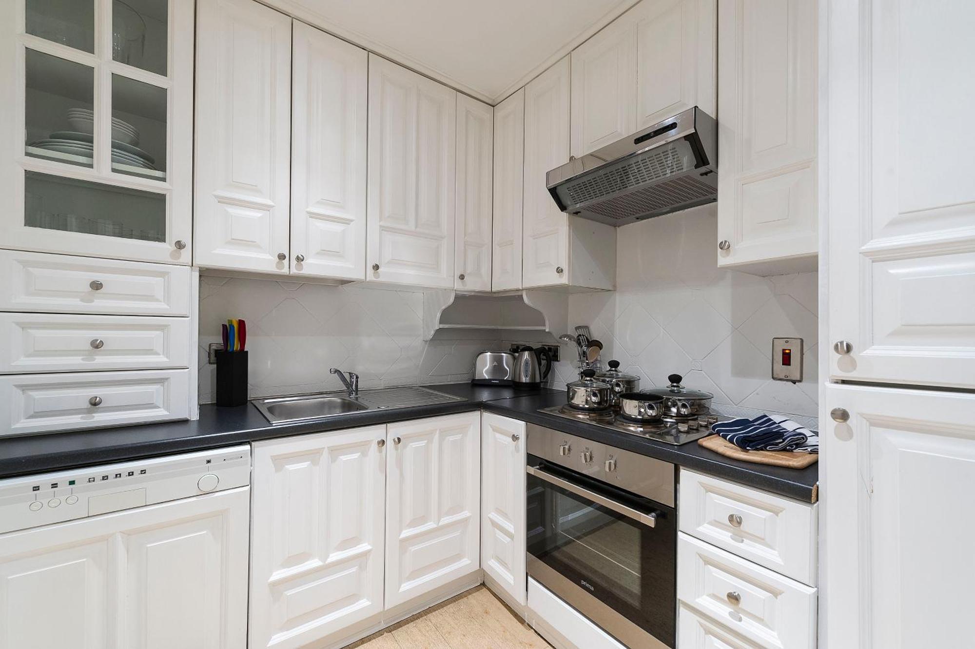 Somerset Court Kensington Apartment *