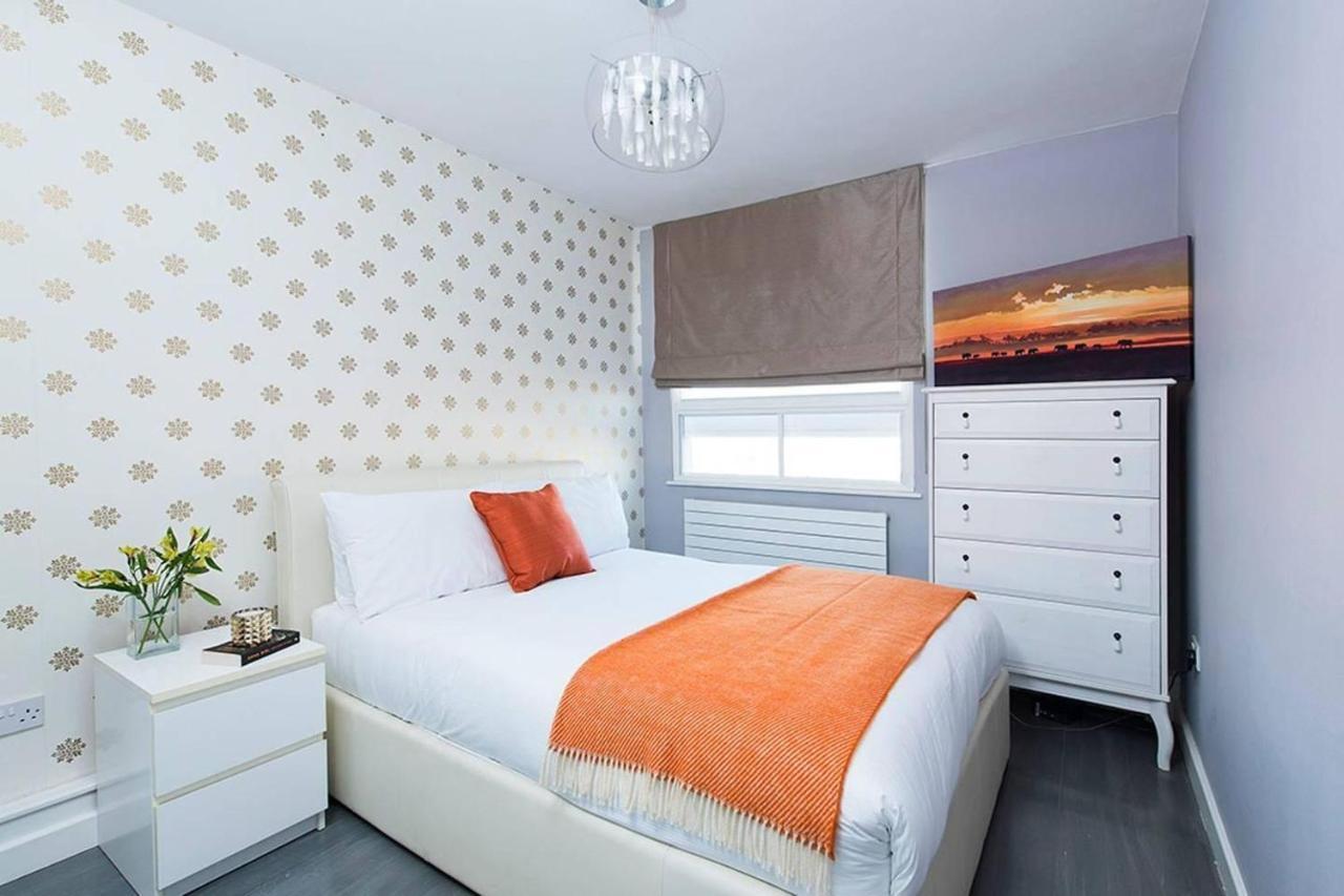 2 Bedroom Landward Court Apartment *