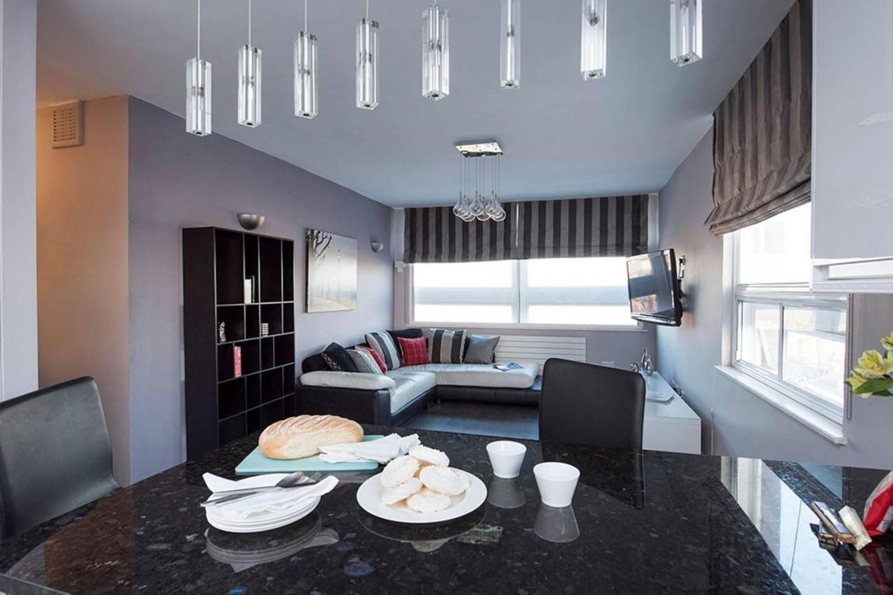 2 Bedroom Landward Court Apartment *