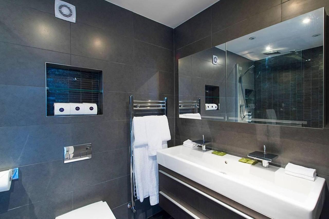 2 Bedroom Landward Court Apartment London