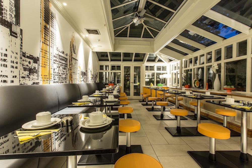 Henley House 4*