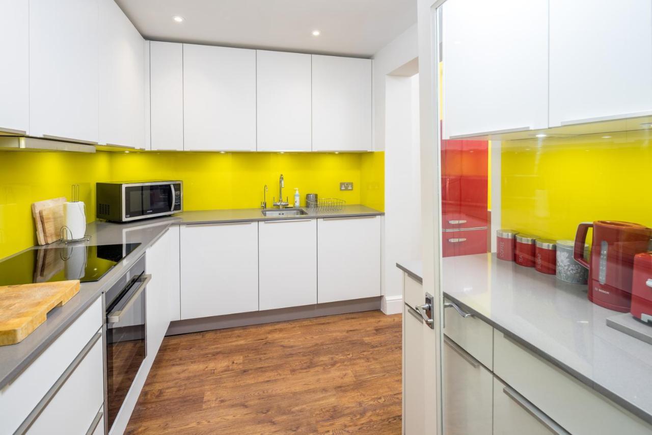Stunning Flat With Garden In West