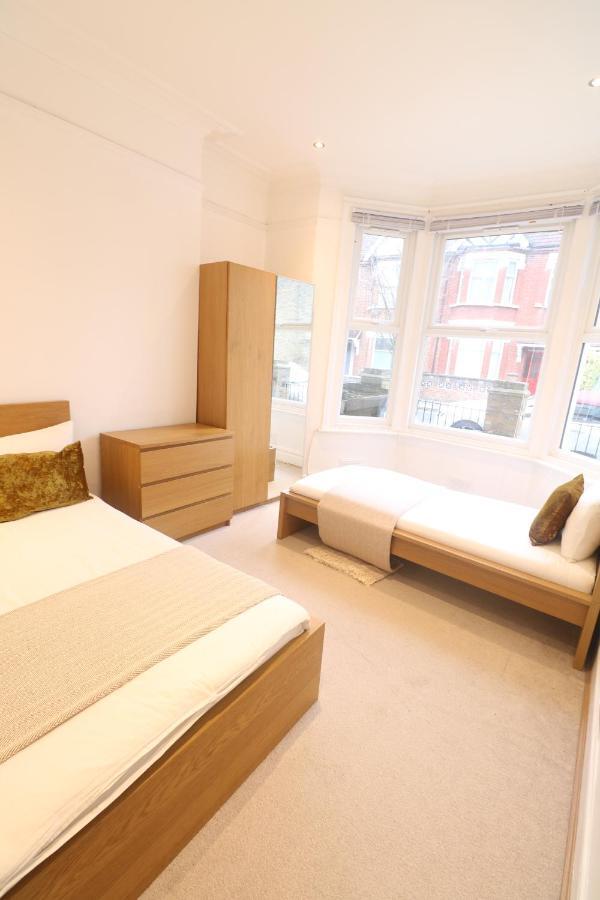 3bd Garden By Westfield London