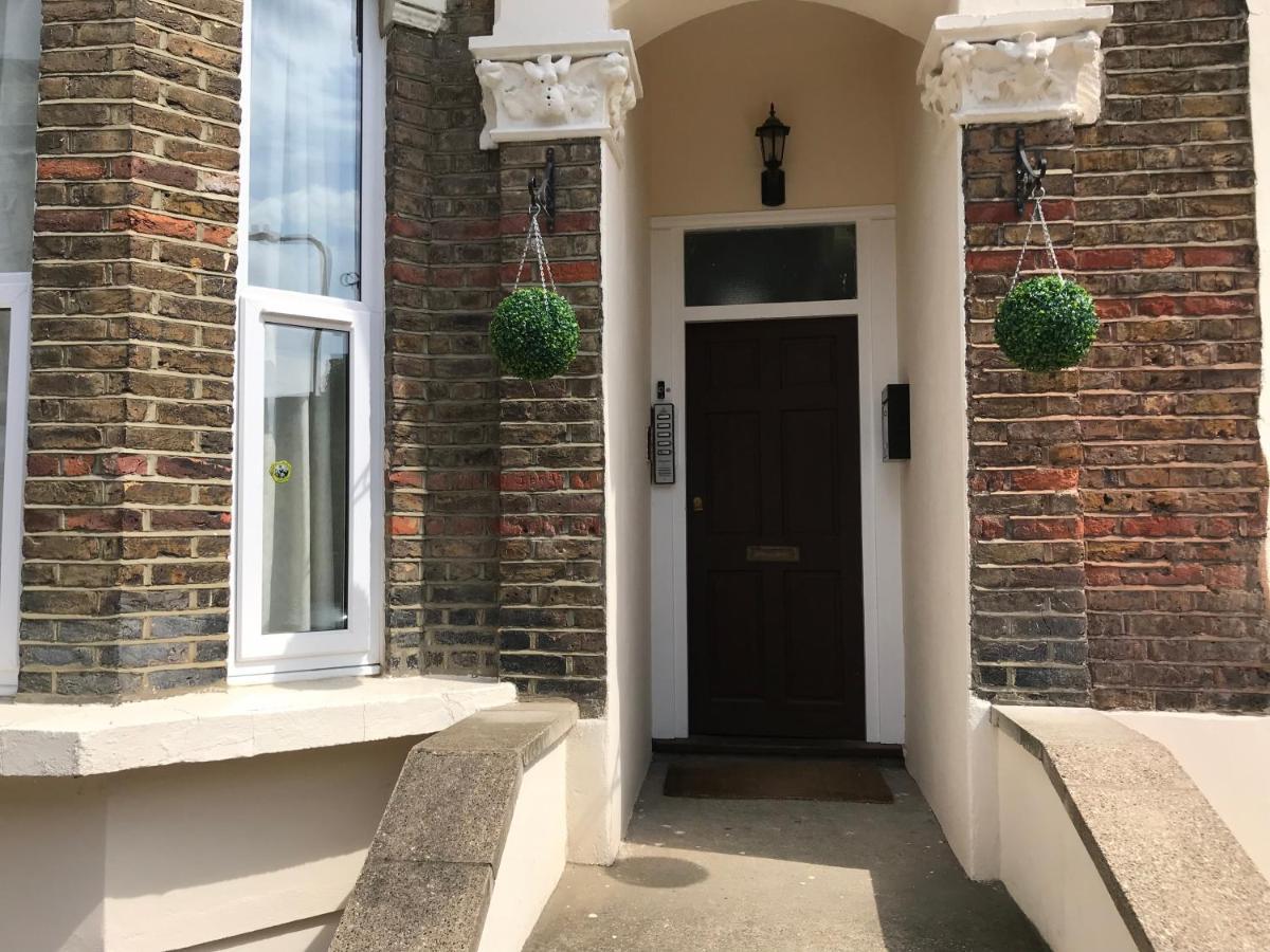 Stylish 2 Bed Apartment-zone 2 - 10 Minutes To The Heart Of London- Sleeps Up 8 * London