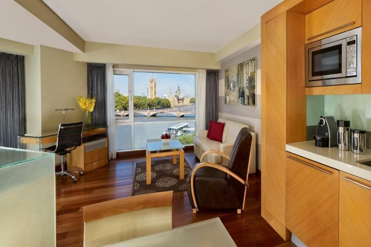 Plaza On The River 5*