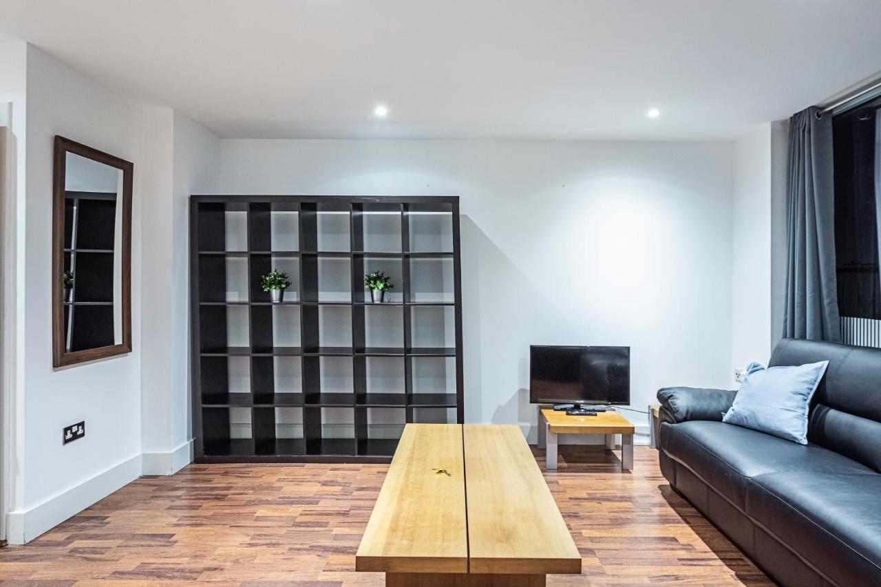 2 Bed Apartment, Fairfield - Sk * London