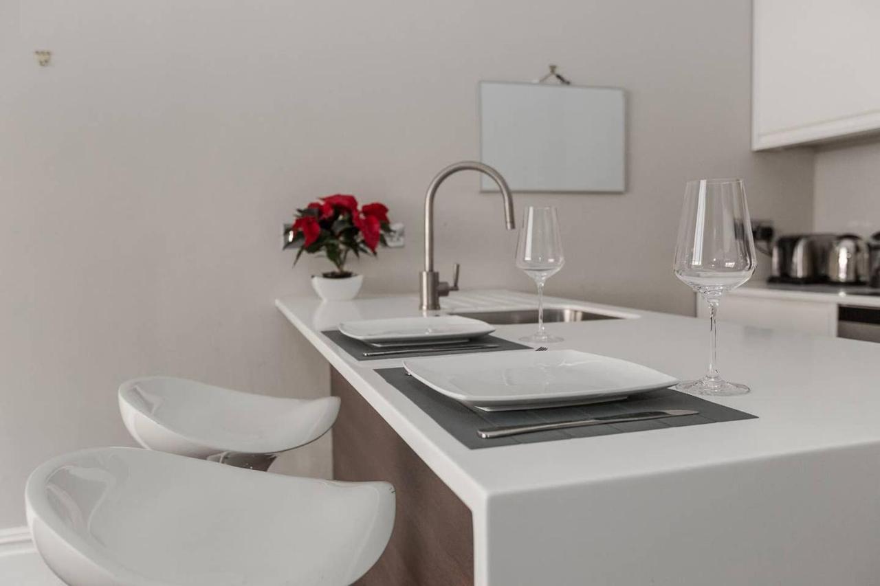 Modern 1br Period In Kensington Londra