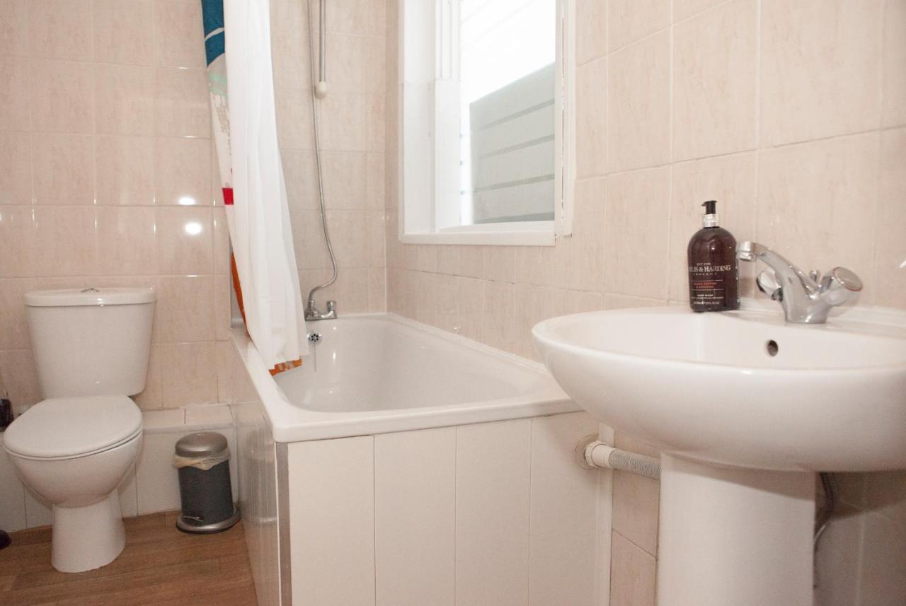 Fieldgate Spacious Guest house London
