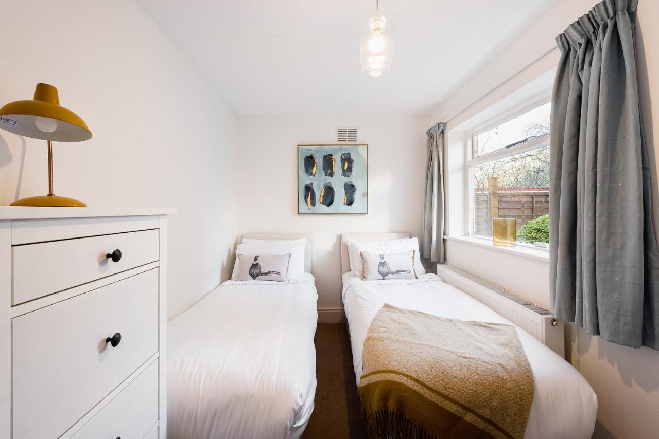Appartement Heart Of Ealing With Garden Londen