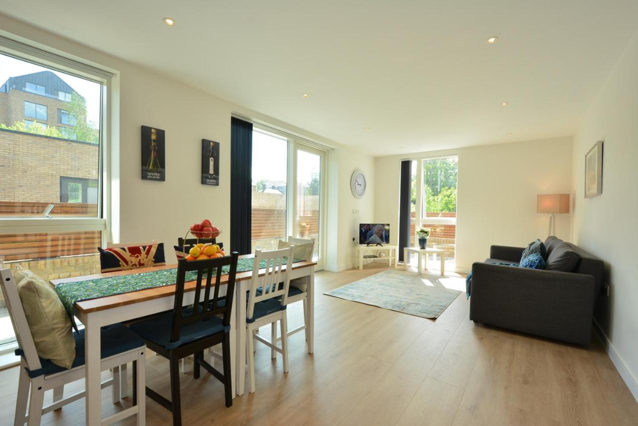 Grand Apartments Kew Gardens Apartment